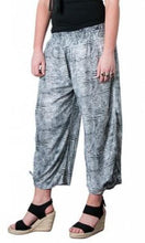 Load image into Gallery viewer, Rayon Pant 3/4 Tie Side, More Colours.