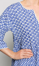 Load image into Gallery viewer, Cotton Top Toyo Blue Flowers
