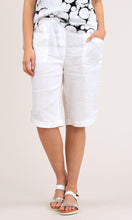 Load image into Gallery viewer, Yarra Trail Linen Short Curved Hem
