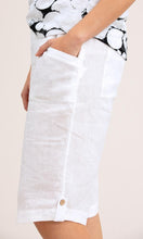 Load image into Gallery viewer, Yarra Trail Linen Short Curved Hem
